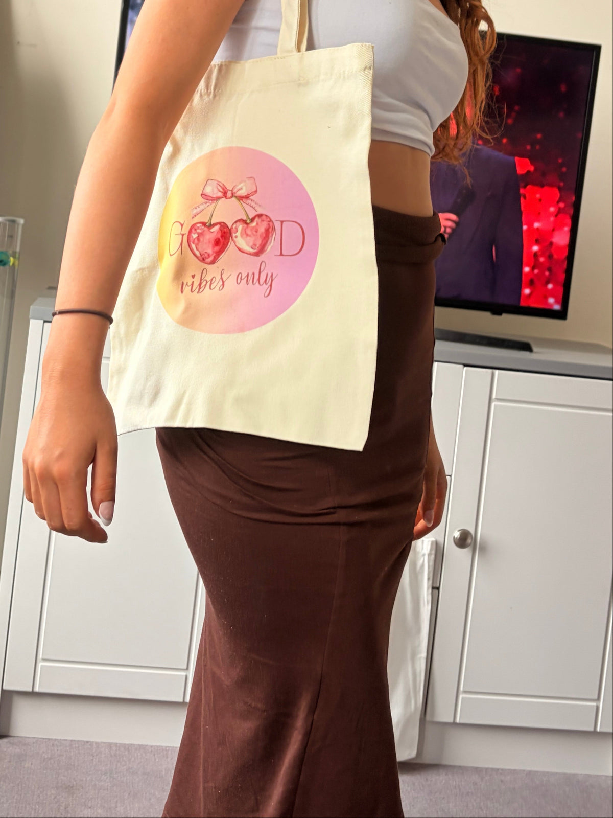 Cotten white tote bag with a good vibe design